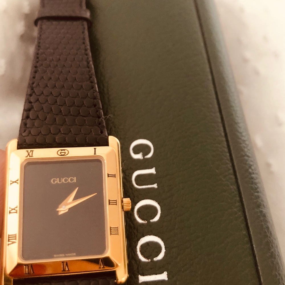 VINTAGE Gold & Black Ladies Gucci Watch!!